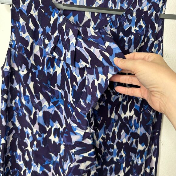 Halogen Flowy 100% Silk Blue White Abstract Sleeveless Scoop Neck Blouse Medium - Picture 5 of 11
